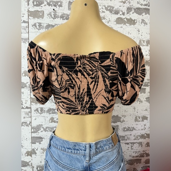 Wild Fable Black and Tan Tie-Front Crop Top - Picture 2 of 4